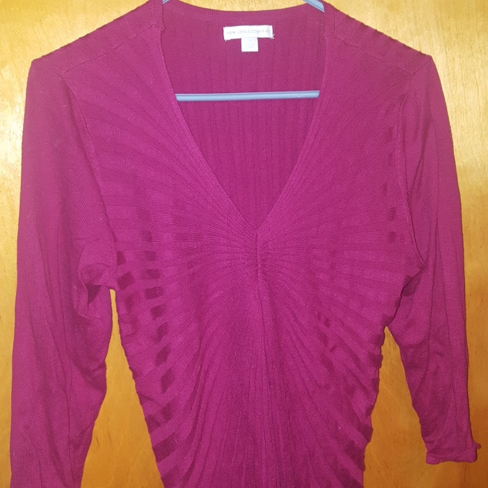 NY & Co. Magenta sunburst top w/3-4 length sleeves